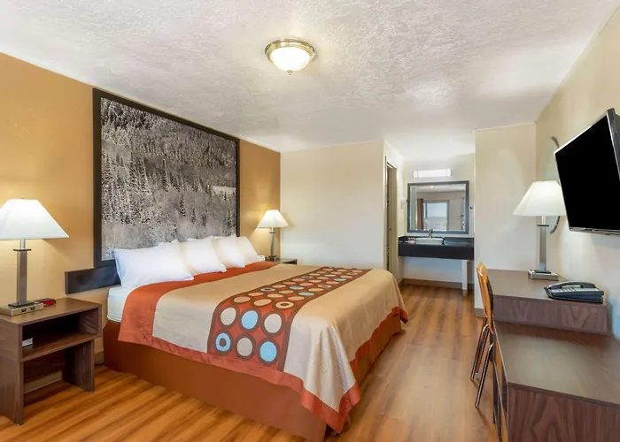 Super 8 By Wyndham Hotel