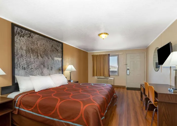 Super 8 By Wyndham Hotel Evanston