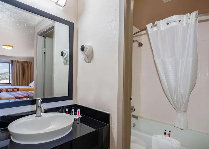 Hotel Super 8 By Wyndham 3*