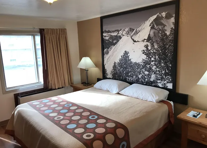 Super 8 By Wyndham Hotel Evanston