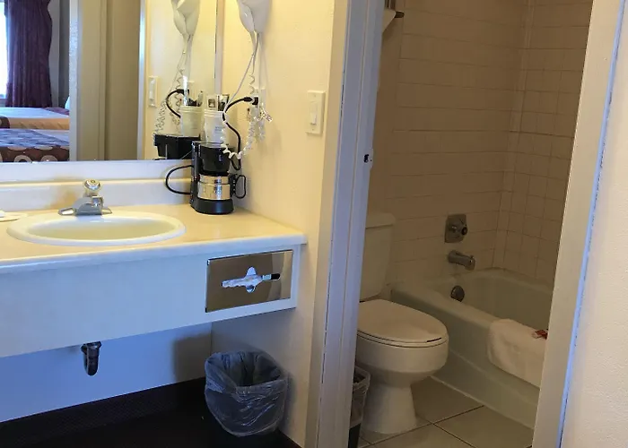 Super 8 By Wyndham Hotel