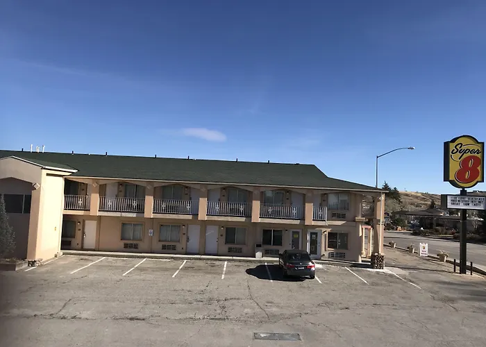 Super 8 By Wyndham Evanston