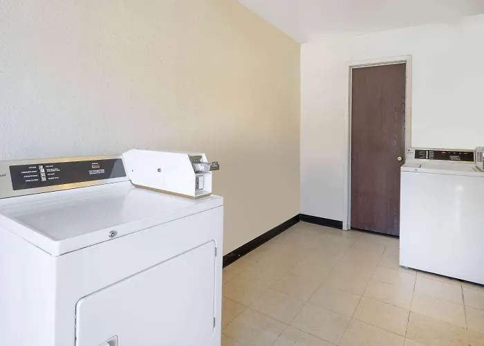 Hotel Super 8 By Wyndham 3*