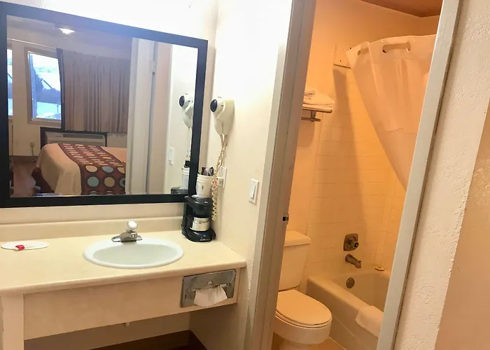 Super 8 By Wyndham 3* Evanston