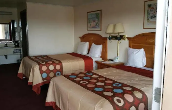 Super 8 By Wyndham Evanston