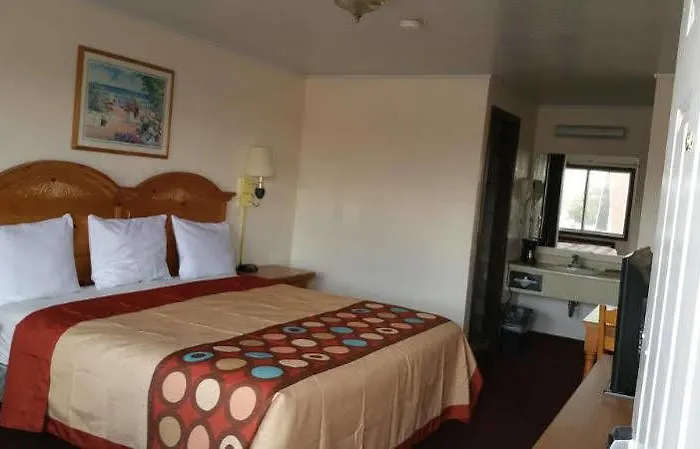 Super 8 By Wyndham Hotel